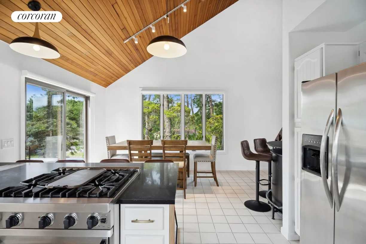 The Hamptons Real Estate | View 11 Lawrence Avenue | 3 Beds, 2 Baths