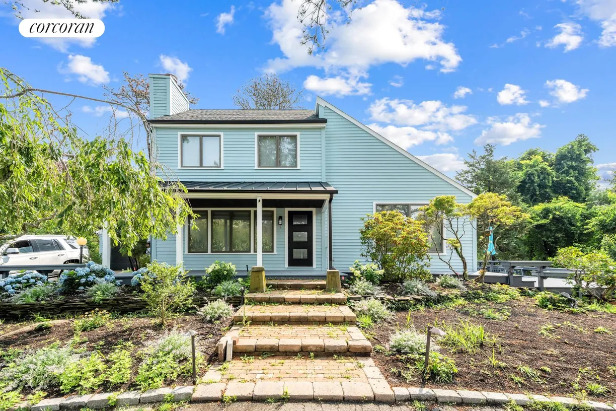 The Hamptons Real Estate | View 11 Lawrence Avenue | room 1