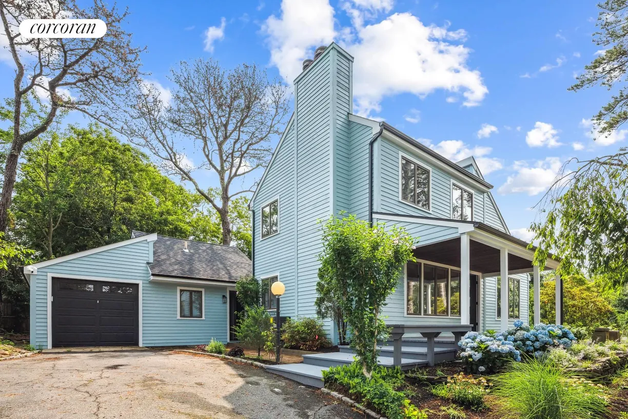 The Hamptons Real Estate | View 11 Lawrence Avenue | room 2