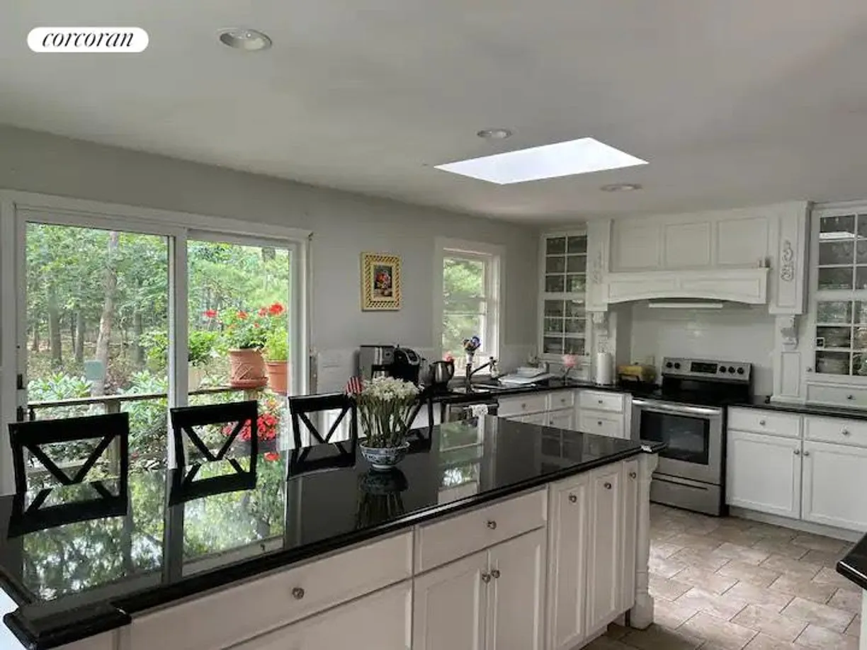 The Hamptons Real Estate | View 25 Washington Avenue | room 1