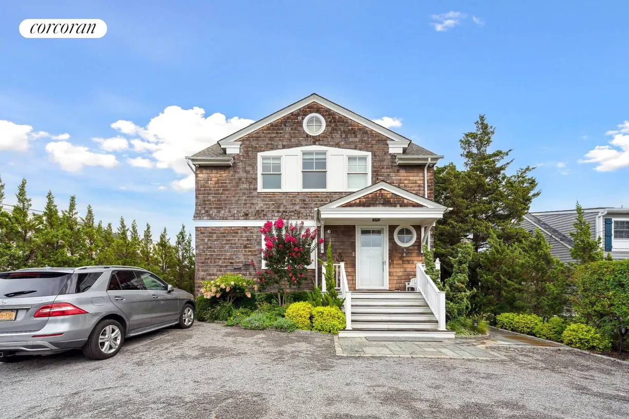 The Hamptons Real Estate | View 34 East Beach Drive | room 2