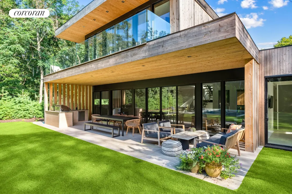The Hamptons Real Estate | View 9 Oyster Shores Road | room 1