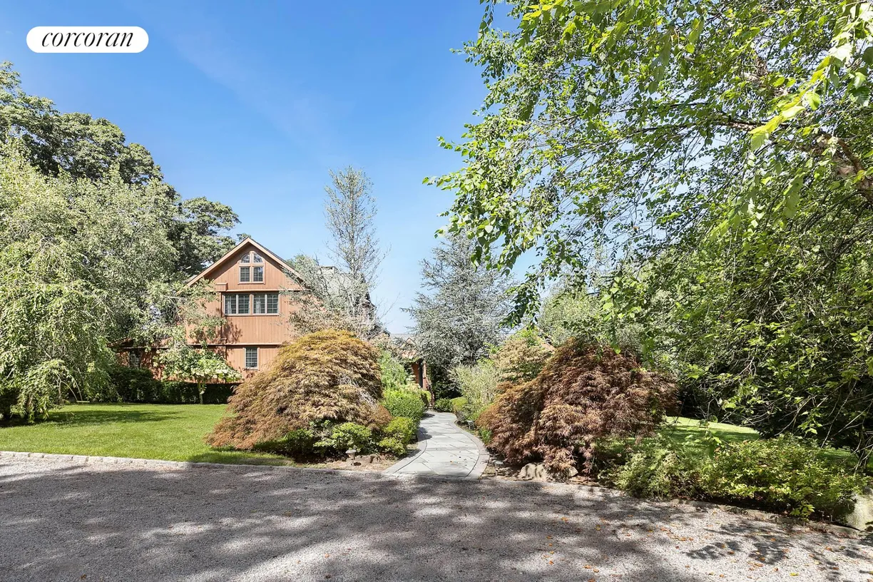 The Hamptons Real Estate | View 311 Sandpiper Lane | 3 Beds, 3 Baths