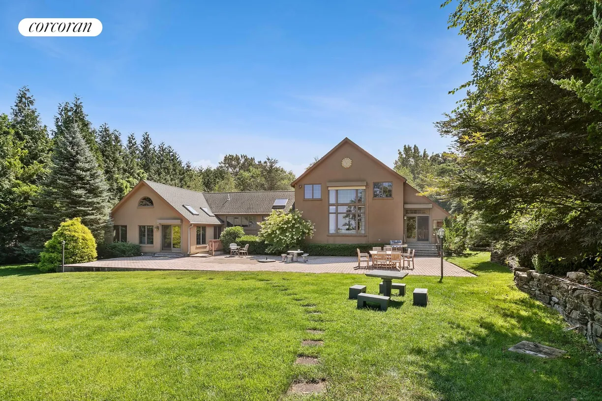 The Hamptons Real Estate | View 311 Sandpiper Lane | room 2