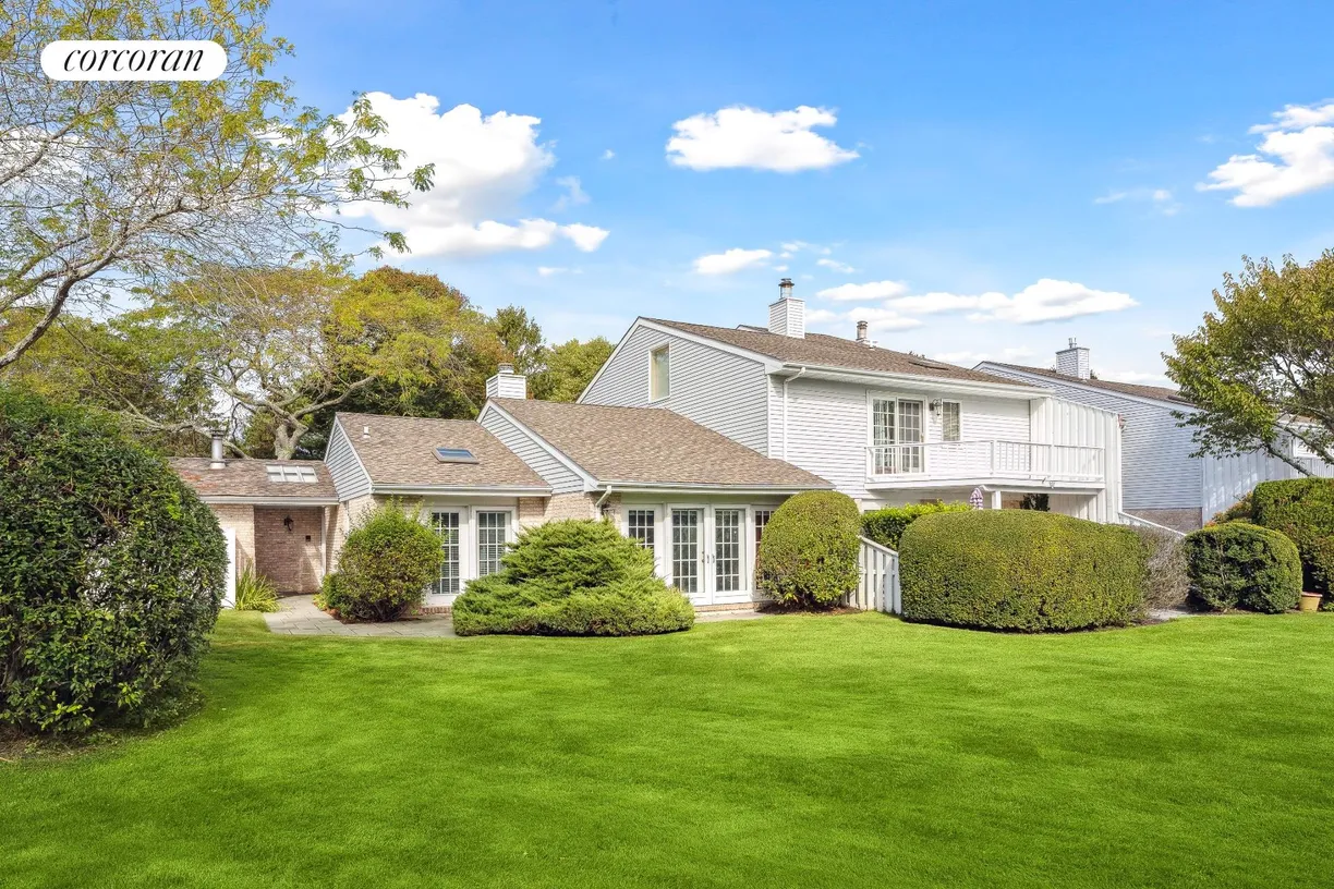 The Hamptons Real Estate | View 520 Hampton Road, Unit 12 | 3 Beds, 2 Baths
