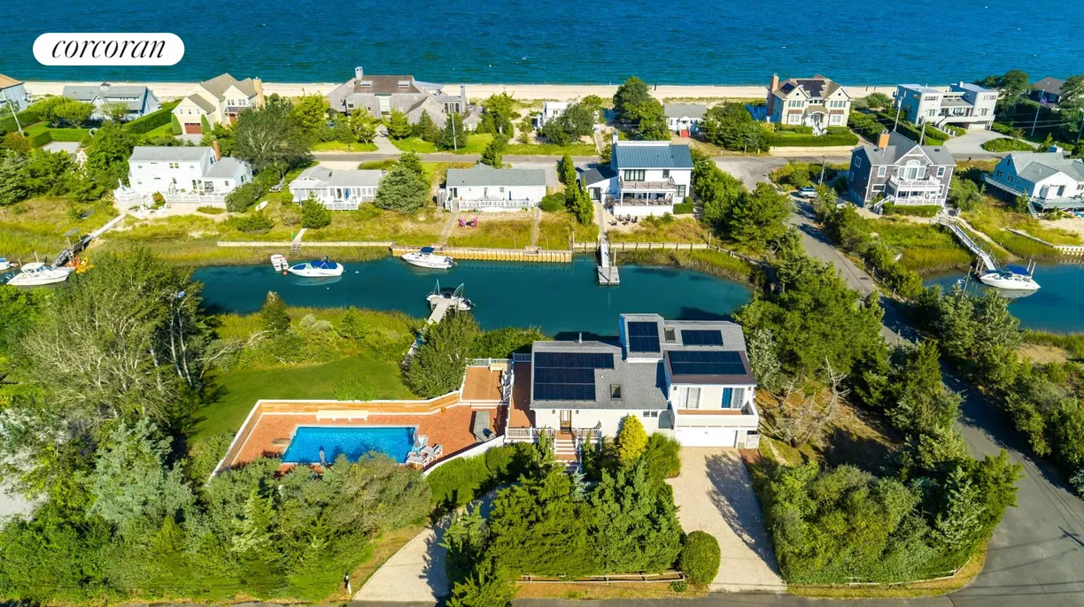 The Hamptons Real Estate | View 19 Sandgate Lane | 3 Beds, 2 Baths