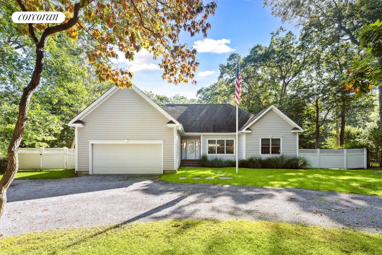 The Hamptons Real Estate | View 253 Norfolk Drive | room 2