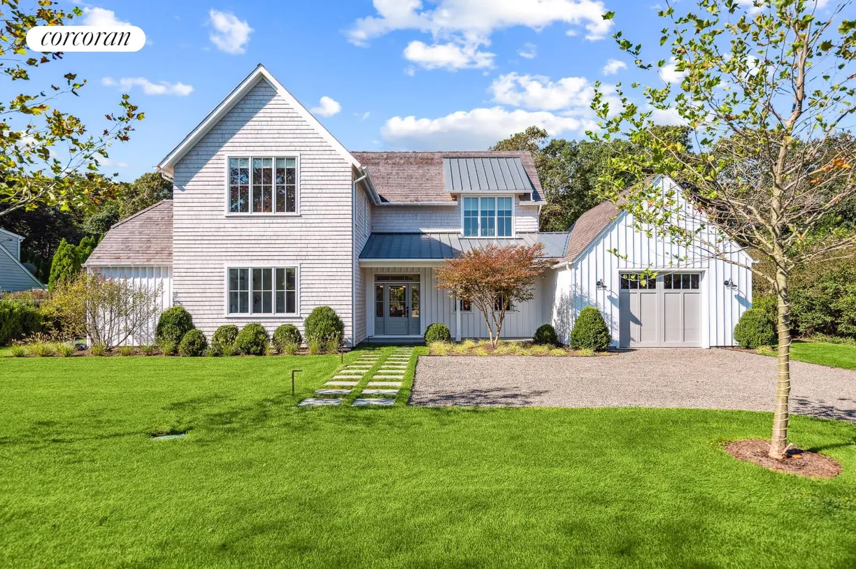 The Hamptons Real Estate | View 13 Boxwood Street | 6 Beds, 6 Baths