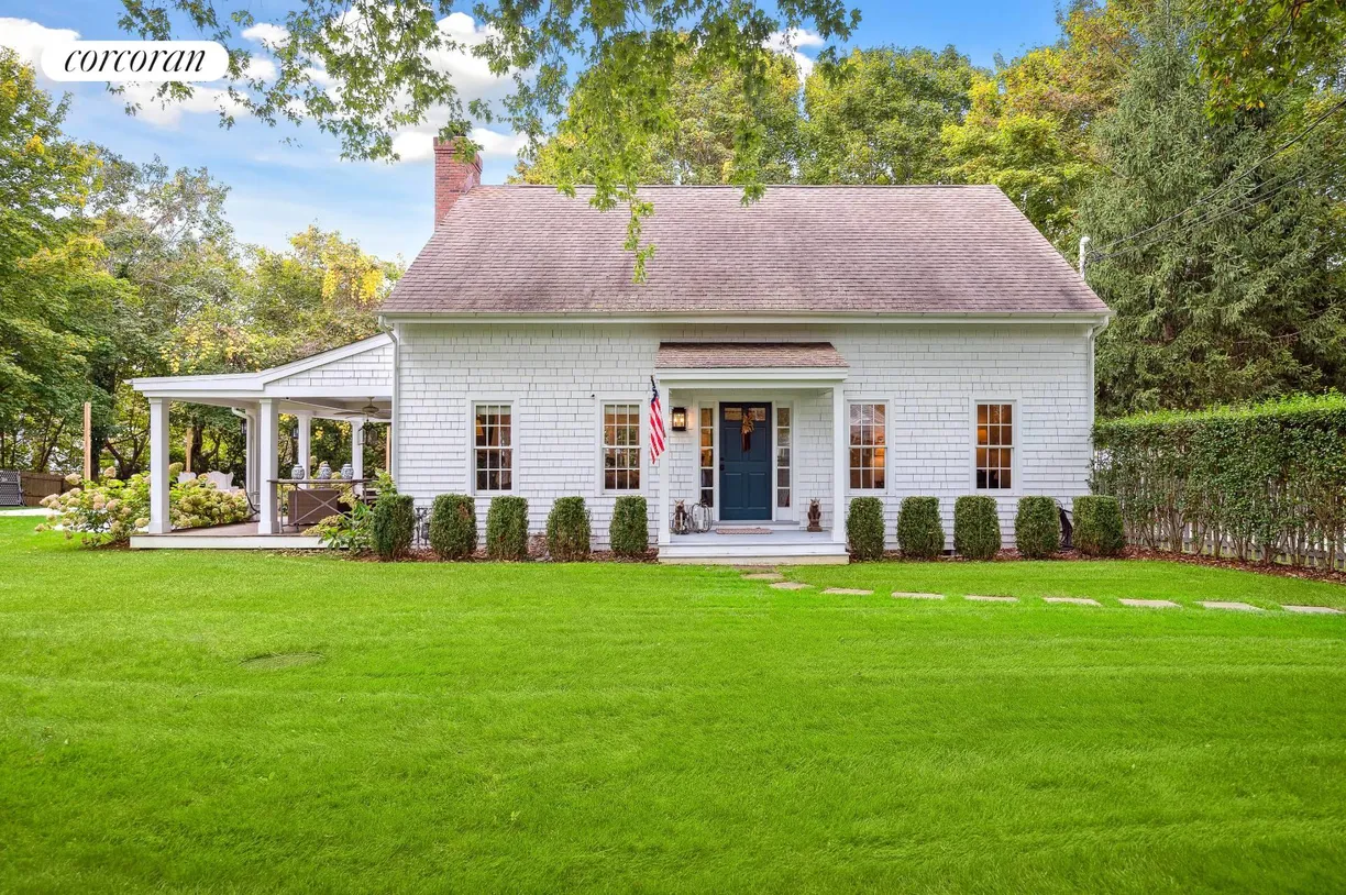 The Hamptons Real Estate | View 36 Eastville Avenue | 4 Beds, 3 Baths