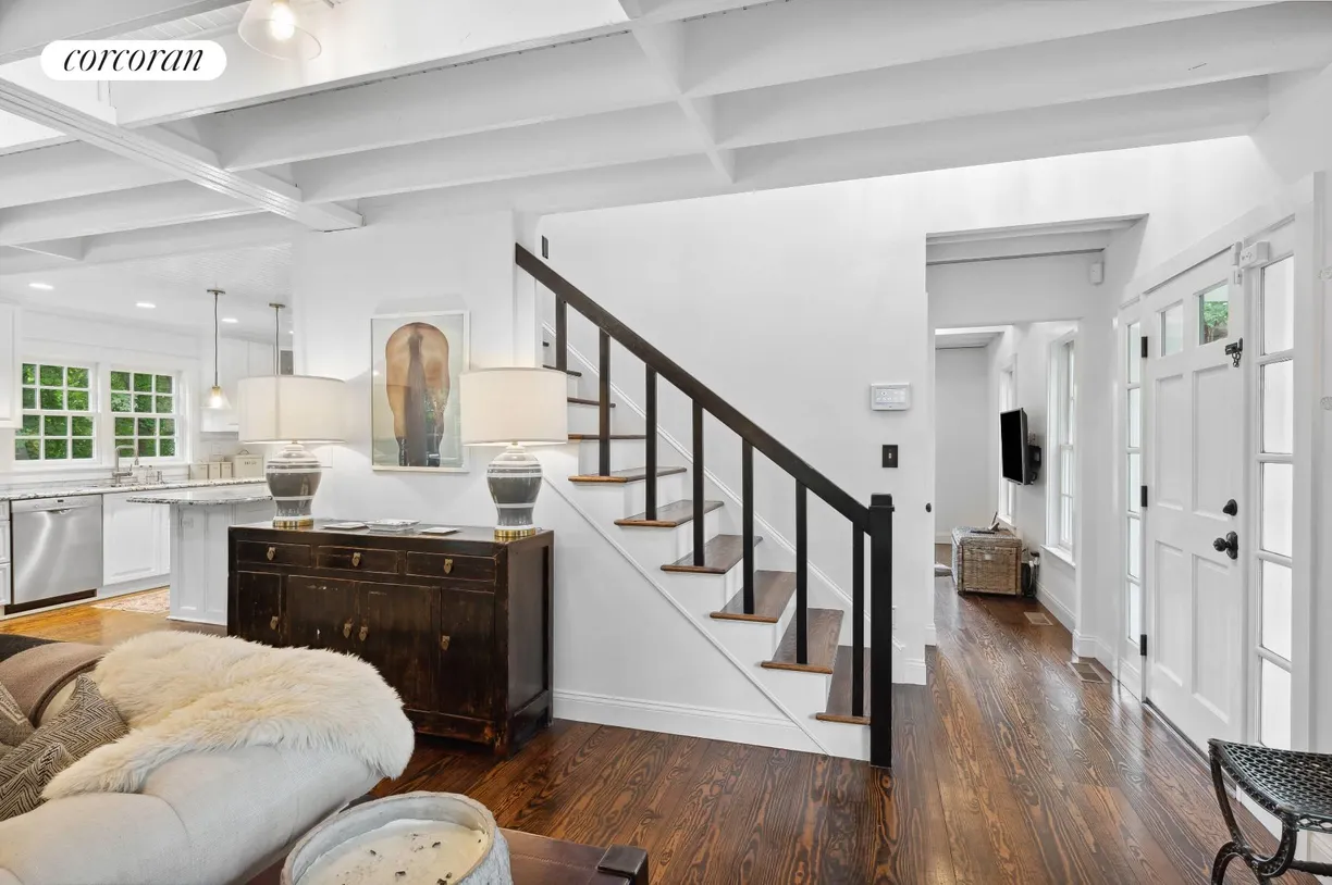 The Hamptons Real Estate | View 36 Eastville Avenue | room 2