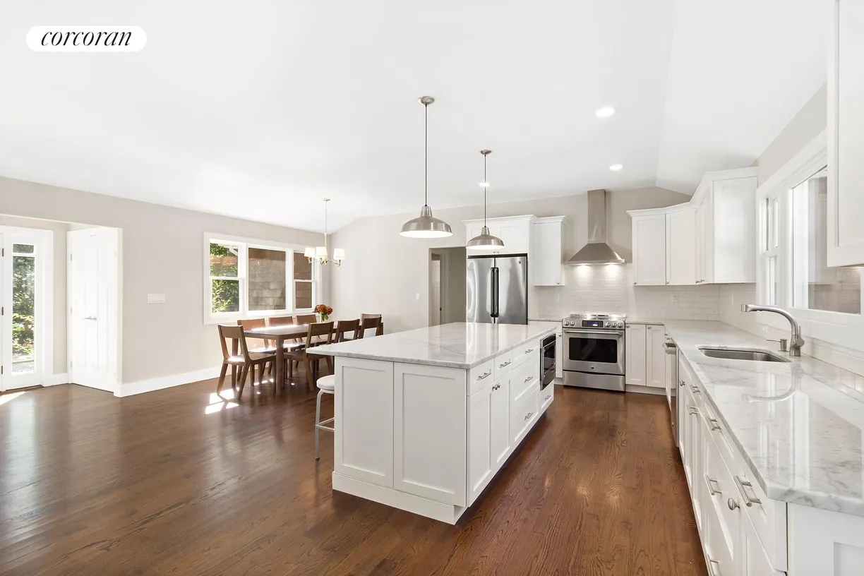 The Hamptons Real Estate | View 25 Shadyrest Drive | room 2