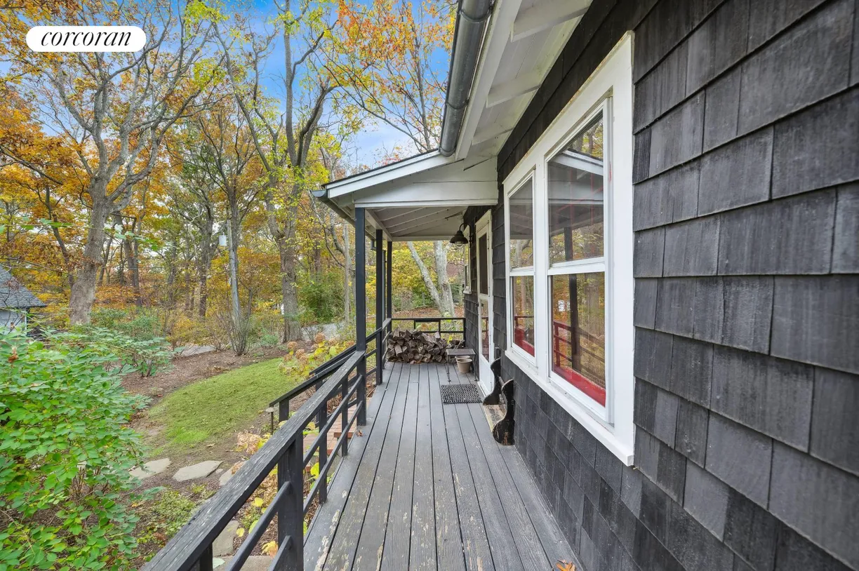 The Hamptons Real Estate | View 400 Diamond Lane | Front Porch