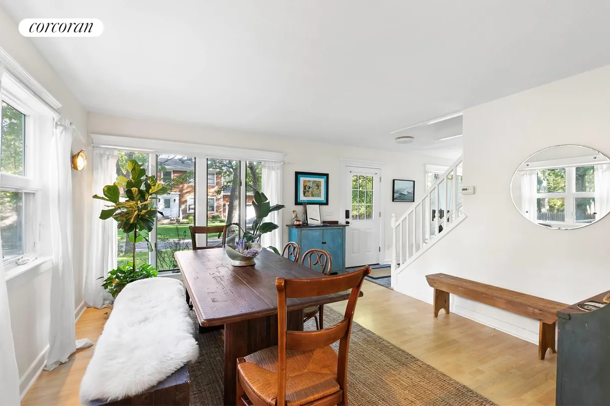 The Hamptons Real Estate | View 39 Lincoln Street | room 2