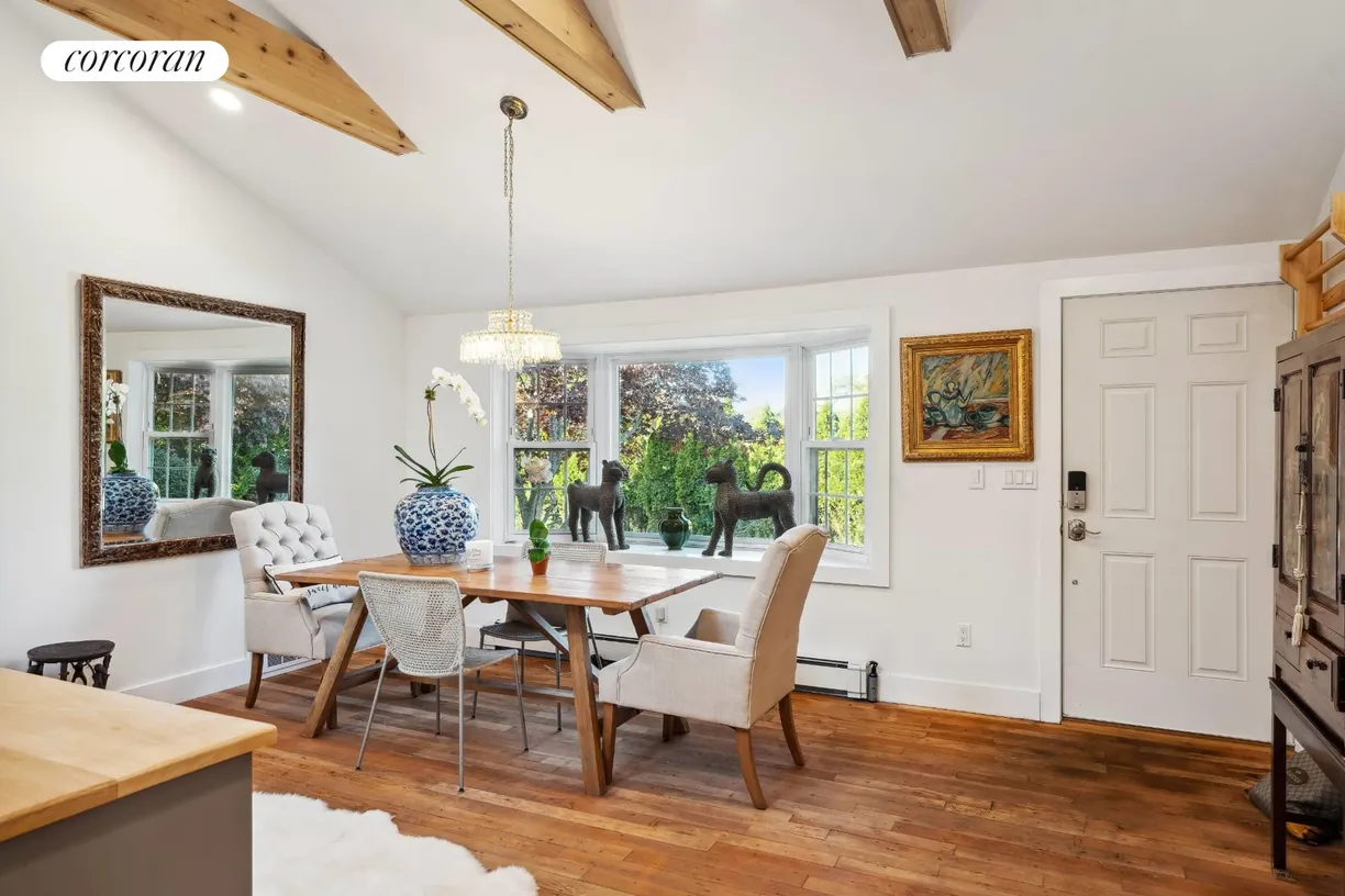 The Hamptons Real Estate | View 22 Greenfield Road | room 1