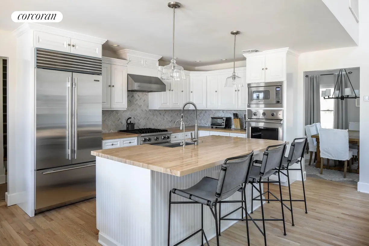The Hamptons Real Estate | View  | room 1