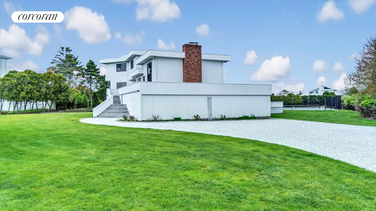 The Hamptons Real Estate | View 8 Stacy Drive | room 1