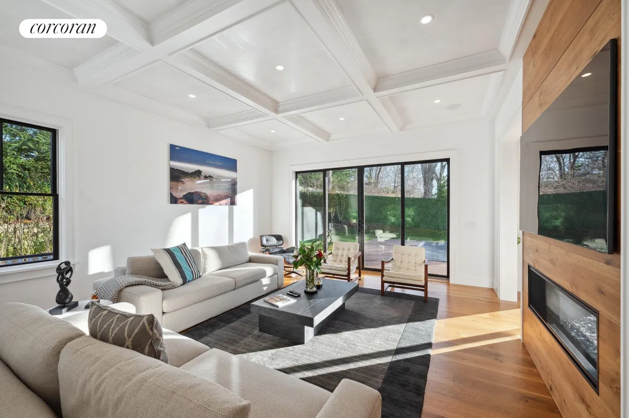 The Hamptons Real Estate | View 76 Crescent Street | room 2