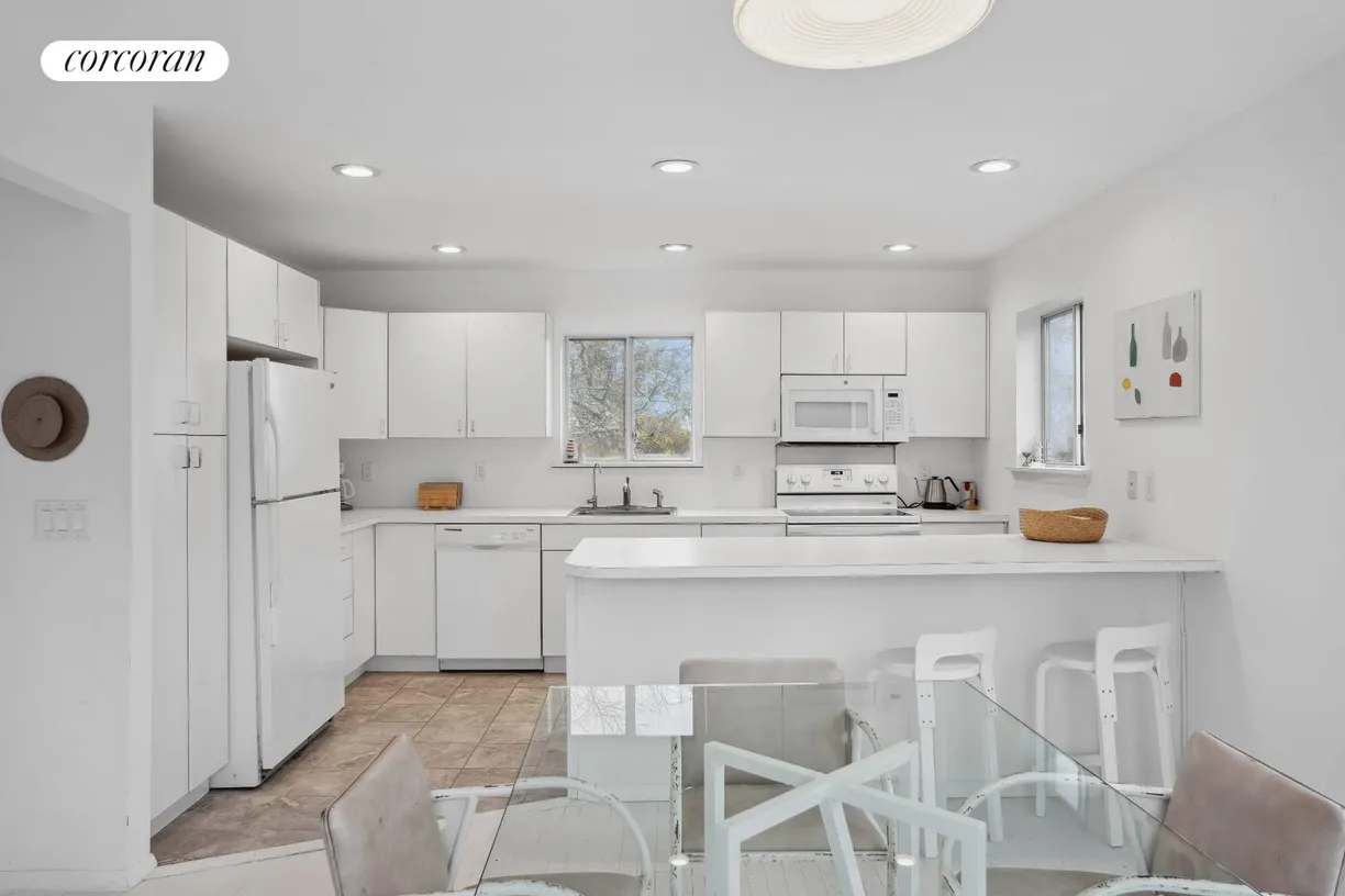 The Hamptons Real Estate | View 39 Seaside Avenue | room 2