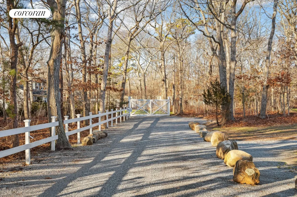The Hamptons Real Estate | View 23 North Westbury Road | room 1