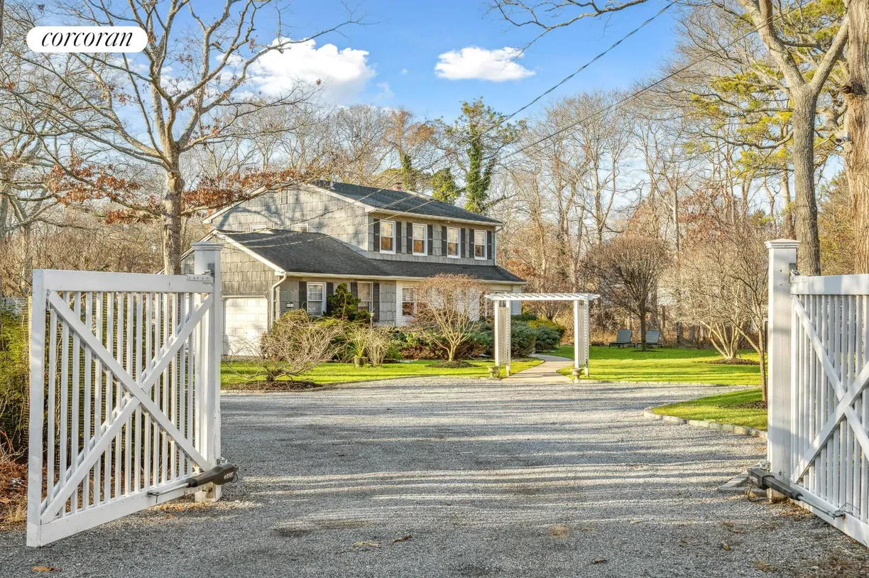 The Hamptons Real Estate | View 23 North Westbury Road | room 2