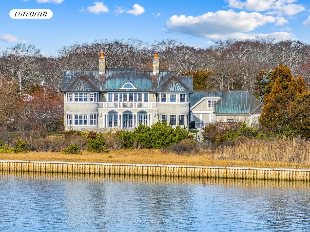 The Hamptons Real Estate | View 51 Landing Lane | 5 Beds, 5 Baths