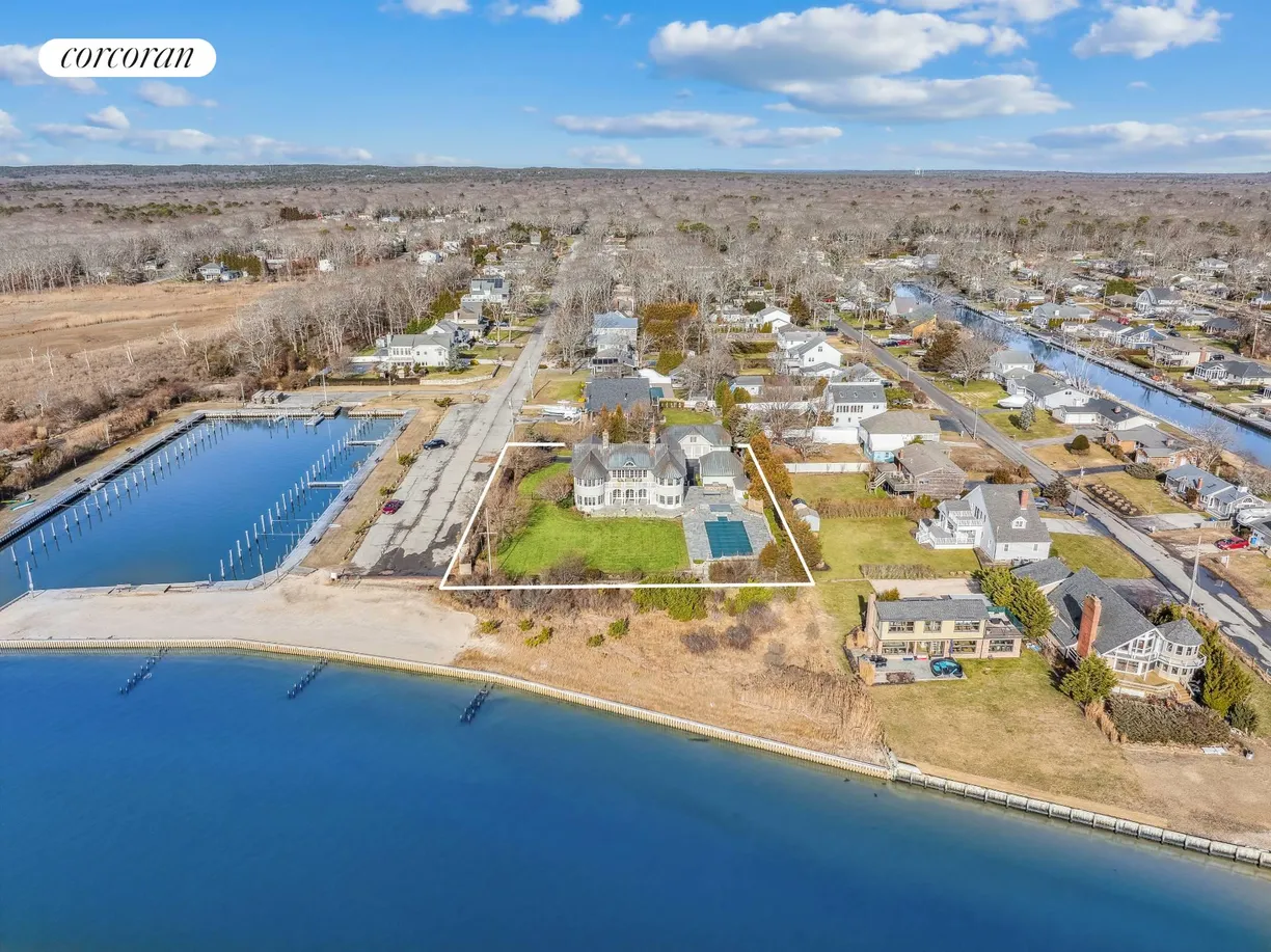 The Hamptons Real Estate | View 51 Landing Lane | room 1