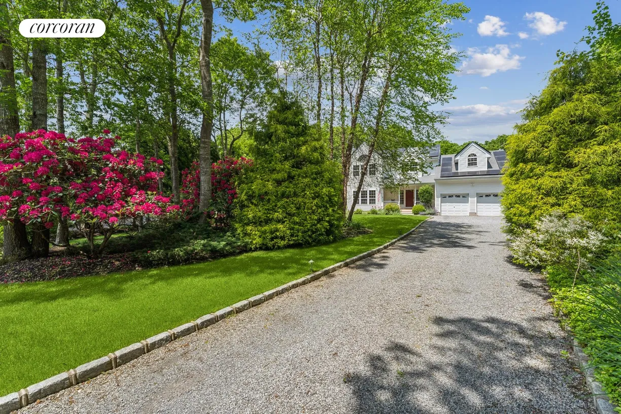The Hamptons Real Estate | View 39 Hollow Lane | on a private cut-de-sac