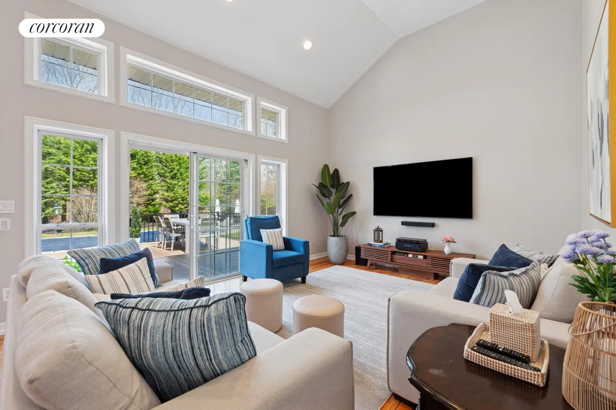 The Hamptons Real Estate | View 39 Hollow Lane | room 2