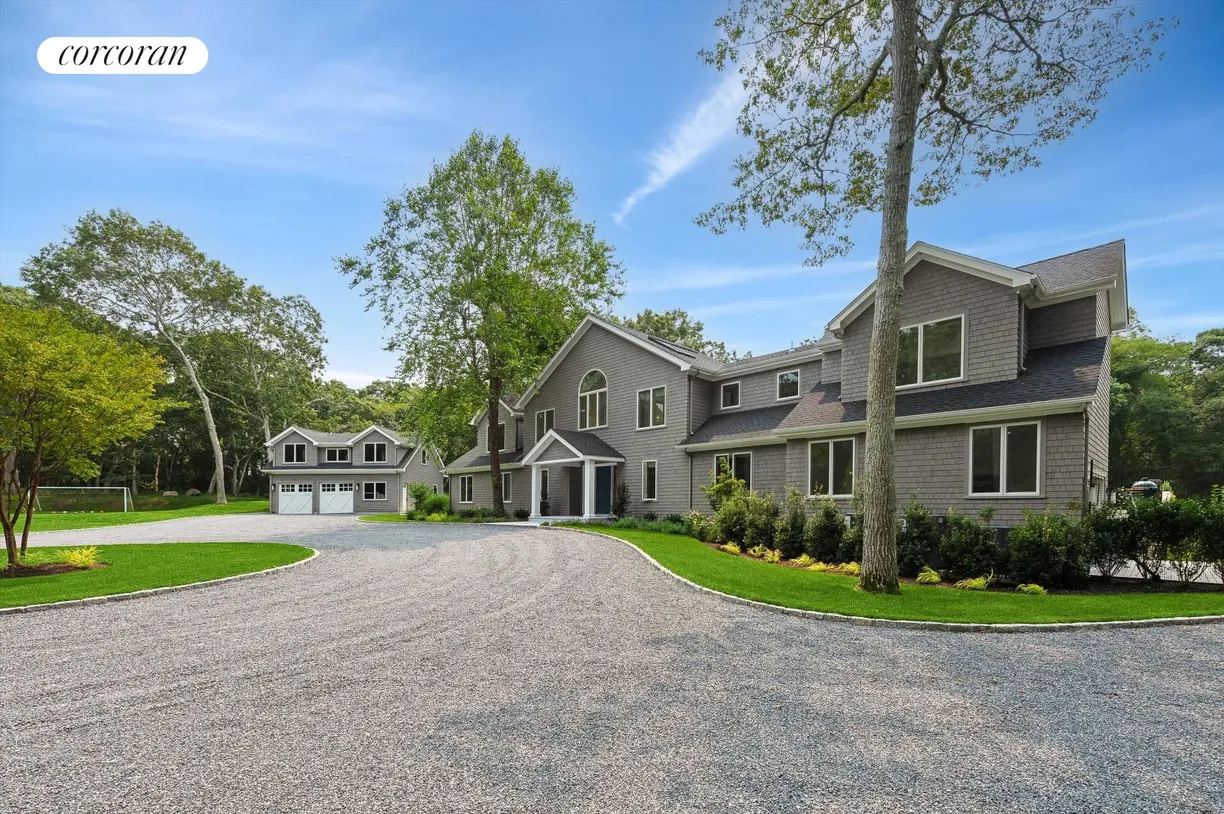 The Hamptons Real Estate | View 28 Old Meeting House Road | room 1