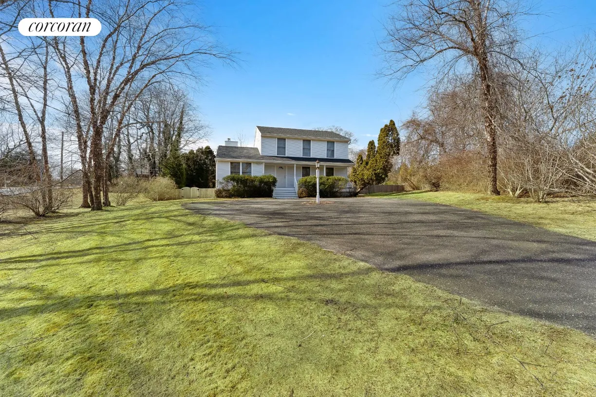 The Hamptons Real Estate | View 211 North Main Street | 3 Beds, 2 Baths