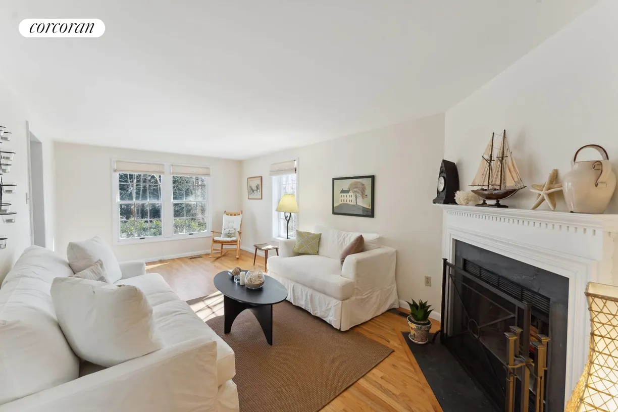 The Hamptons Real Estate | View 211 North Main Street | room 2