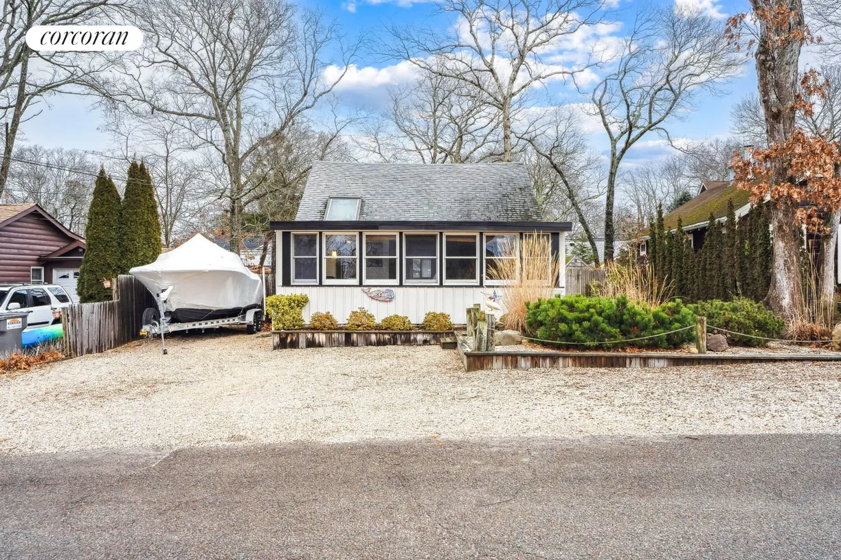 The Hamptons Real Estate | View 58 Pine Neck Avenue | room 1