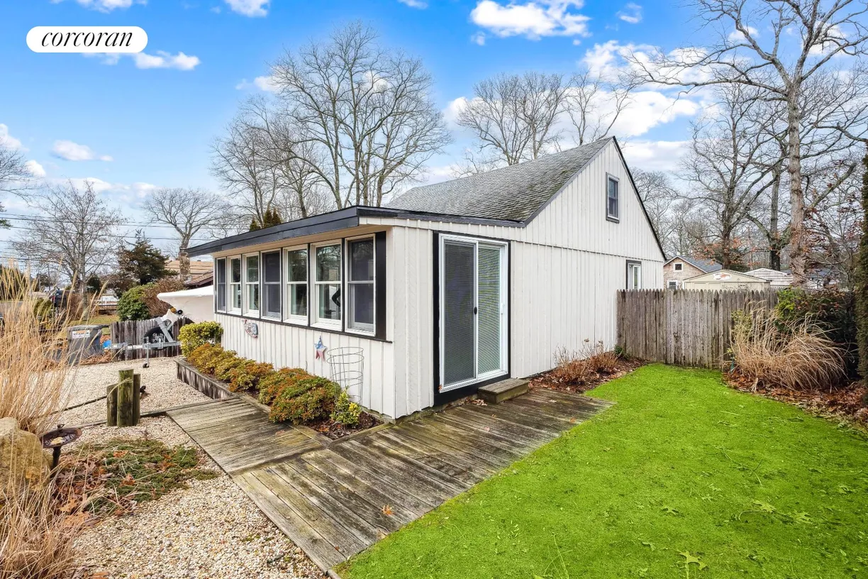 The Hamptons Real Estate | View 58 Pine Neck Avenue | room 2