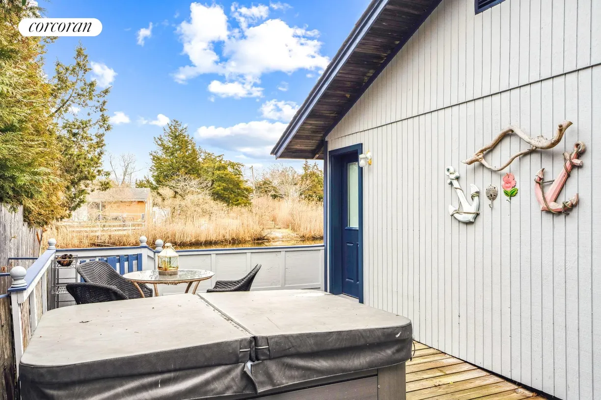 The Hamptons Real Estate | View 1840 North Sea Road  (1844 on Mailbox)) | room 2
