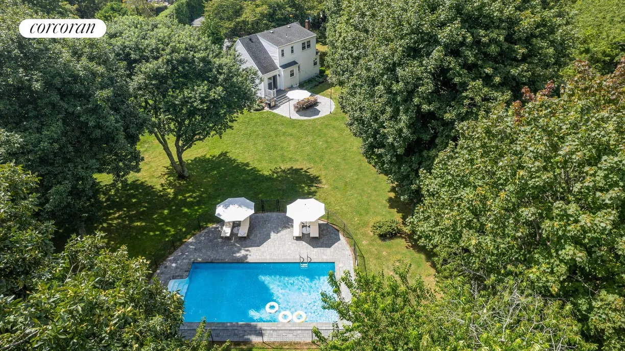 The Hamptons Real Estate | View 78 Jagger Lane | 3 Beds, 2 Baths