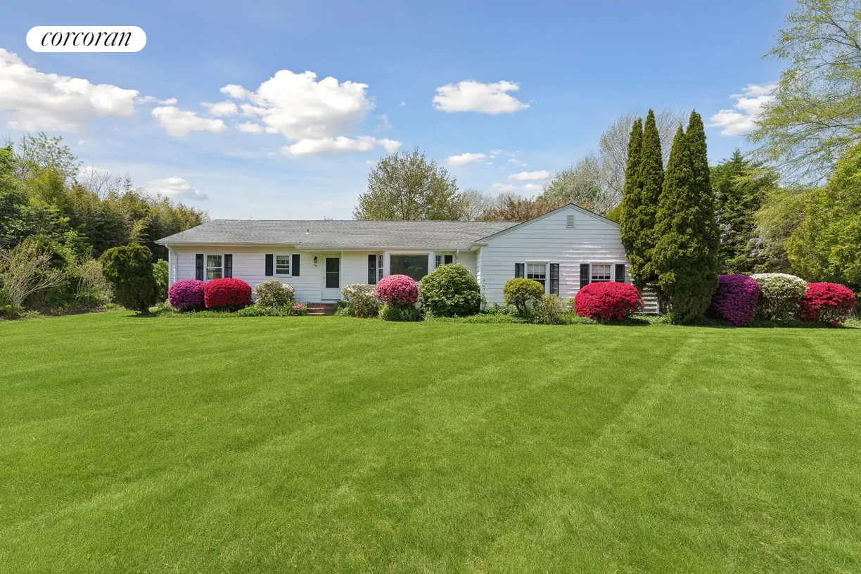The Hamptons Real Estate | View 241 North Main Street | room 1