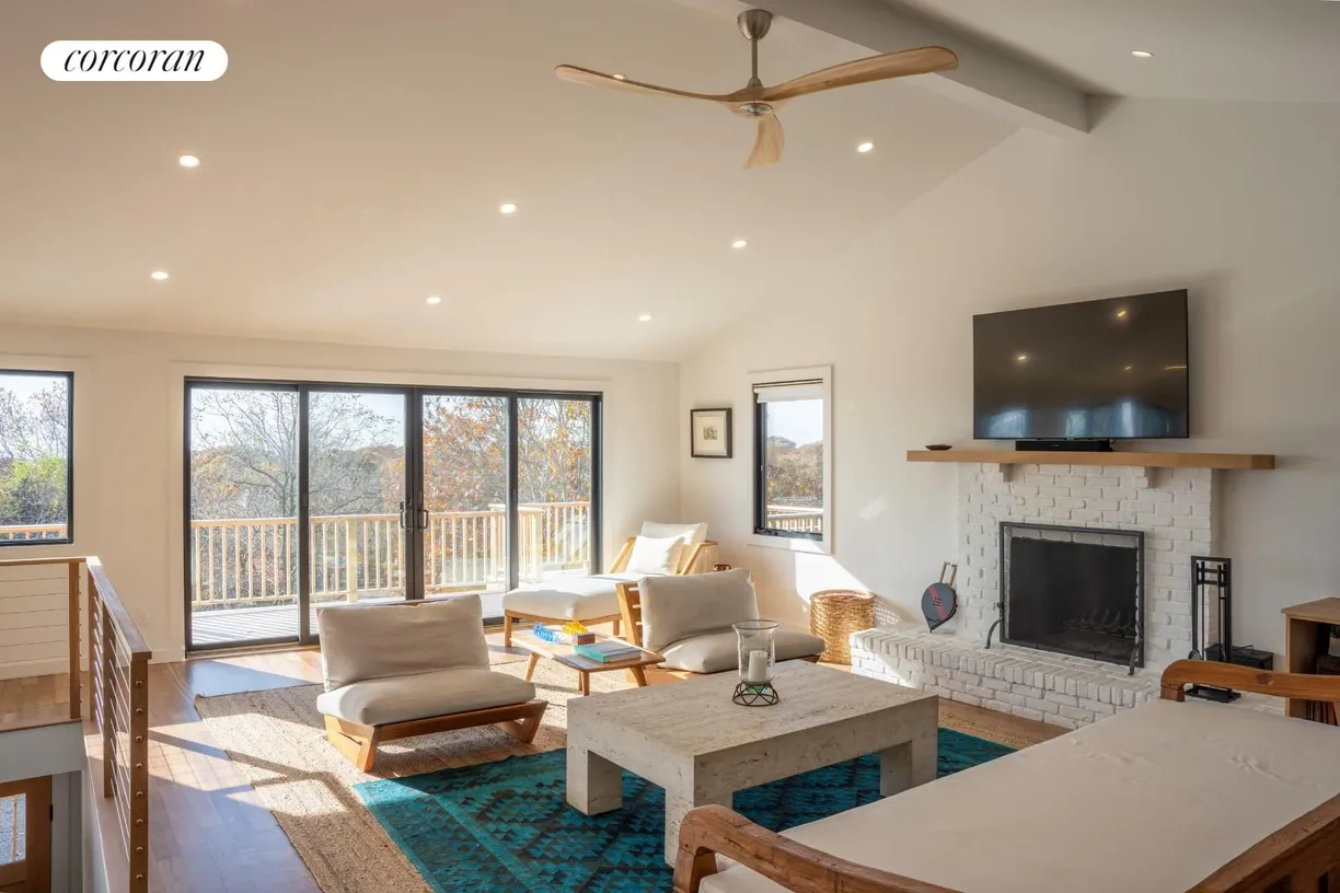 The Hamptons Real Estate | View 24 South Durham Road | room 2