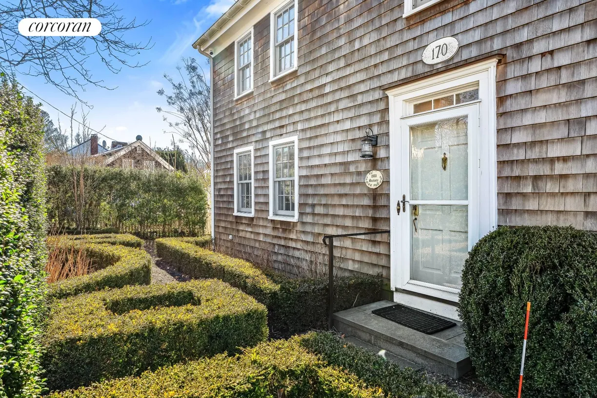 The Hamptons Real Estate | View 170 Division Street | room 1