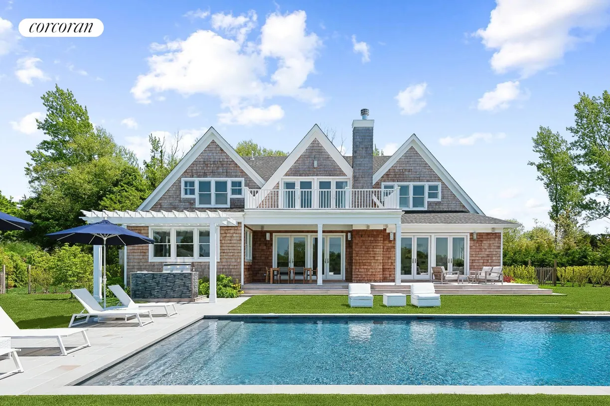 The Hamptons Real Estate | View 25 Winding Way | room 1