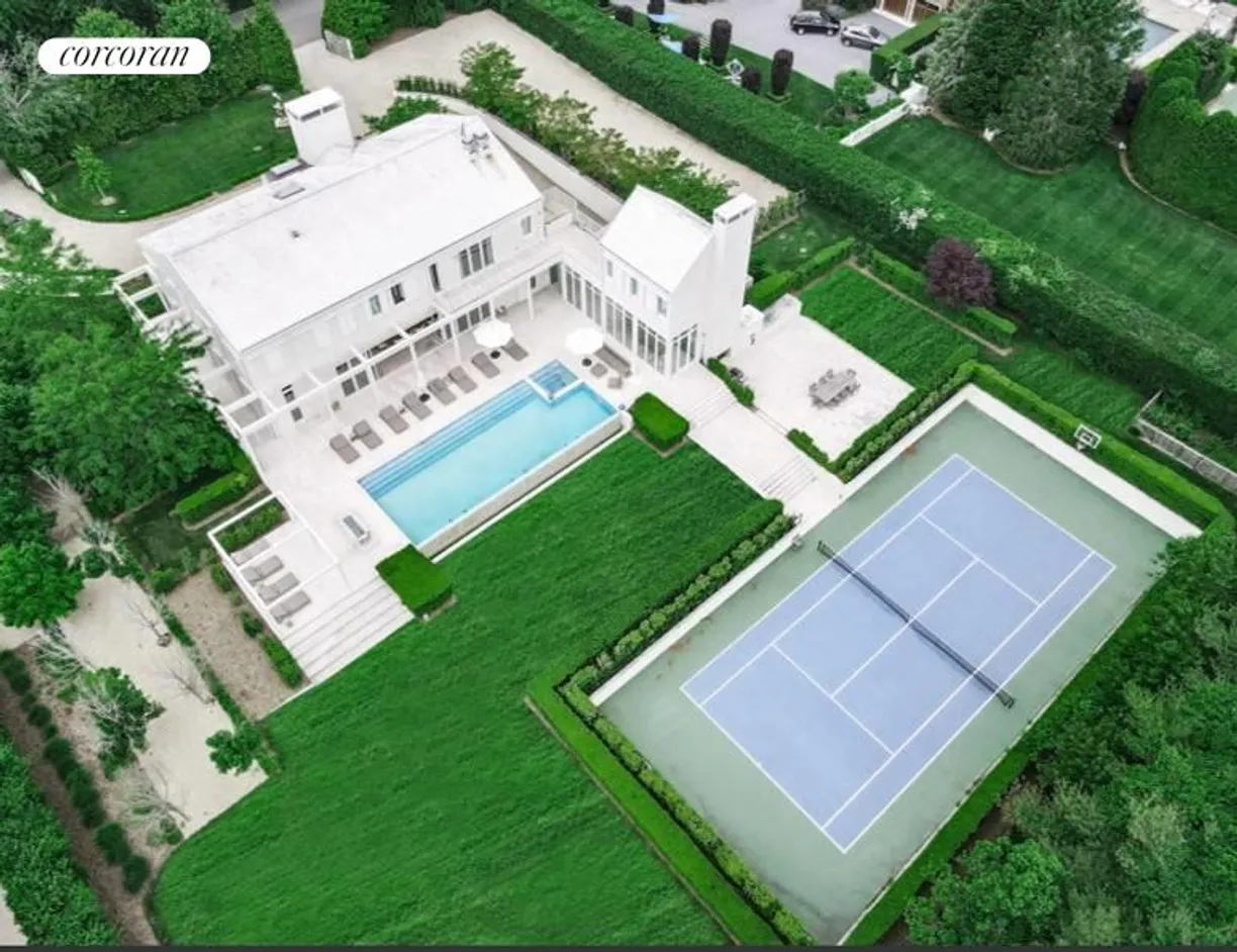 The Hamptons Real Estate | View 90 Pheasant Close East | room 1