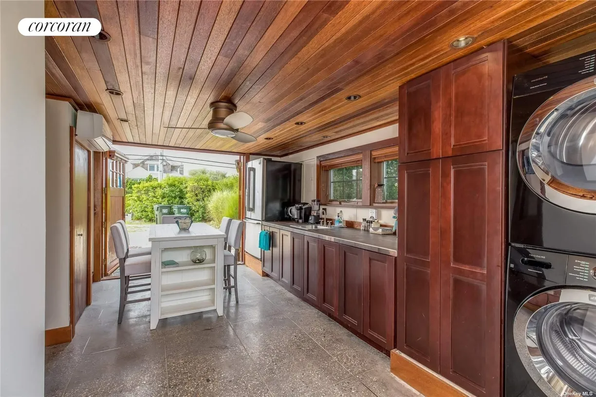 The Hamptons Real Estate | View 74A Dune Road | 1 Bed, 1 Bath