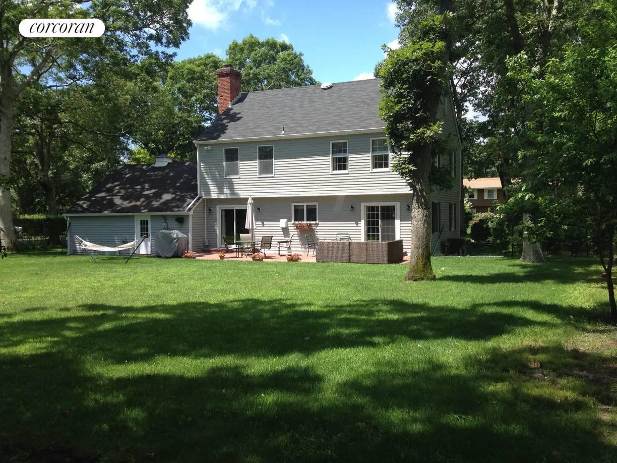 The Hamptons Real Estate | View 11 Oak Lane | room 1