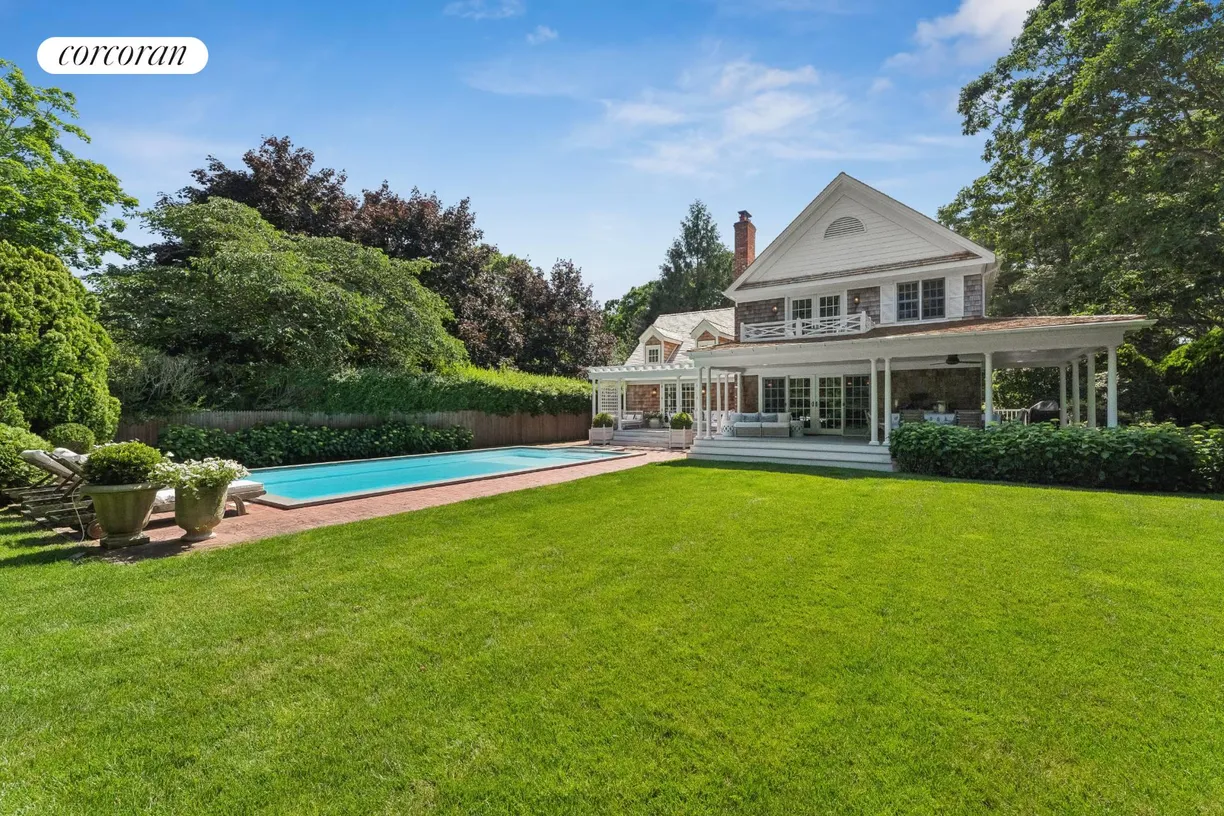 The Hamptons Real Estate | View  | 3 Beds, 2 Baths