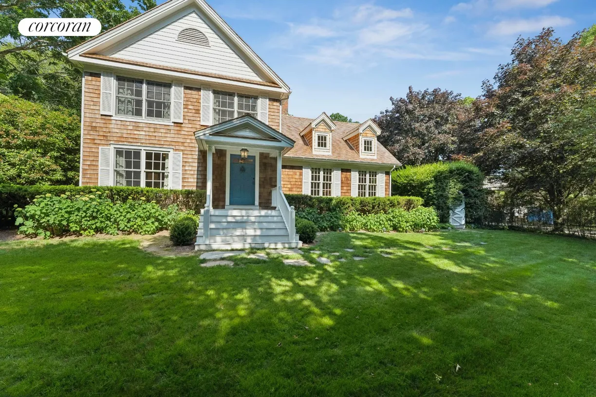 The Hamptons Real Estate | View  | room 2
