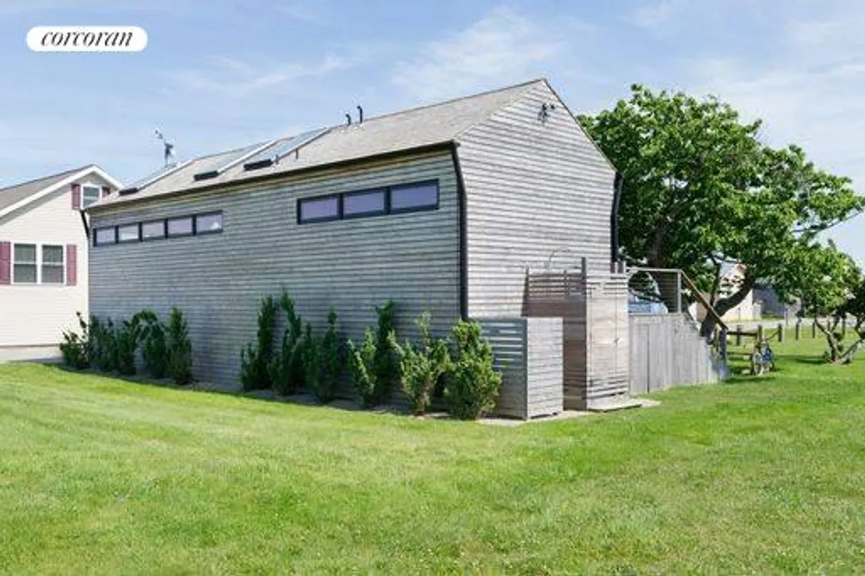 The Hamptons Real Estate | View 100 Deforest Road, Unit 719 | room 1