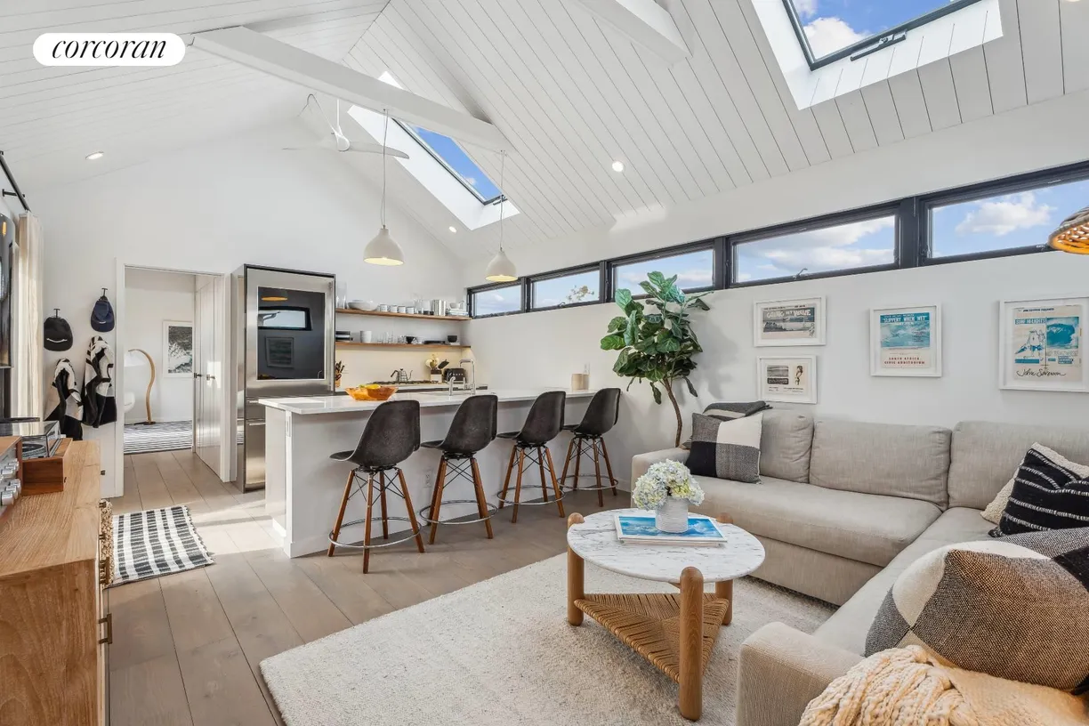 The Hamptons Real Estate | View 100 Deforest Road, Unit 719 | room 2