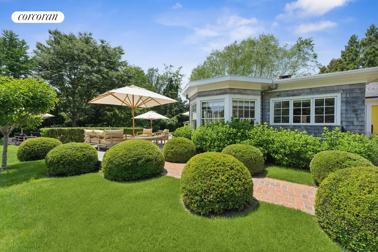 The Hamptons Real Estate | View 209 Main Street | room 1