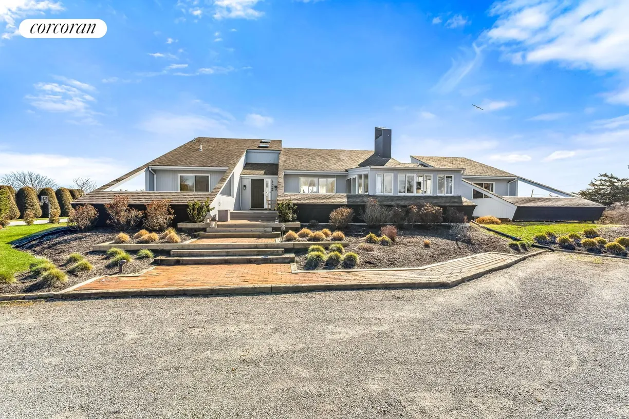 The Hamptons Real Estate | View 3 Duck Point Road | 4 Beds, 4 Baths