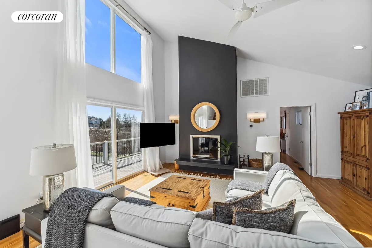 The Hamptons Real Estate | View 3 Duck Point Road | room 2