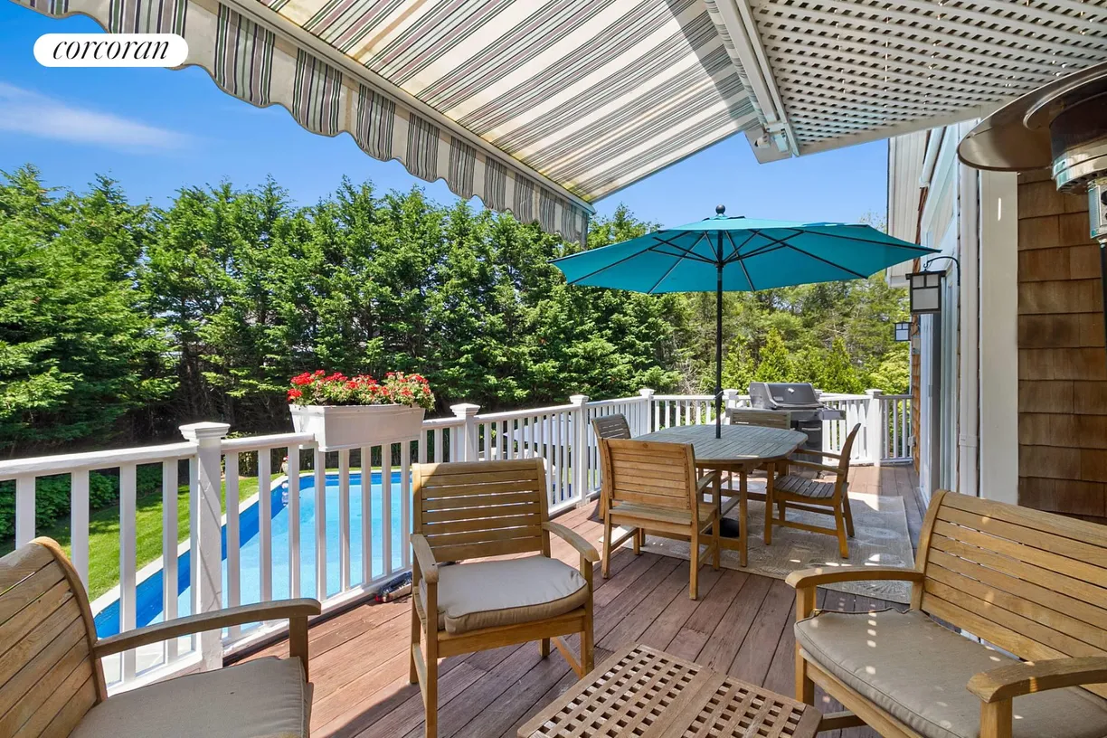 The Hamptons Real Estate | View 114 Narod Blvd | room 2